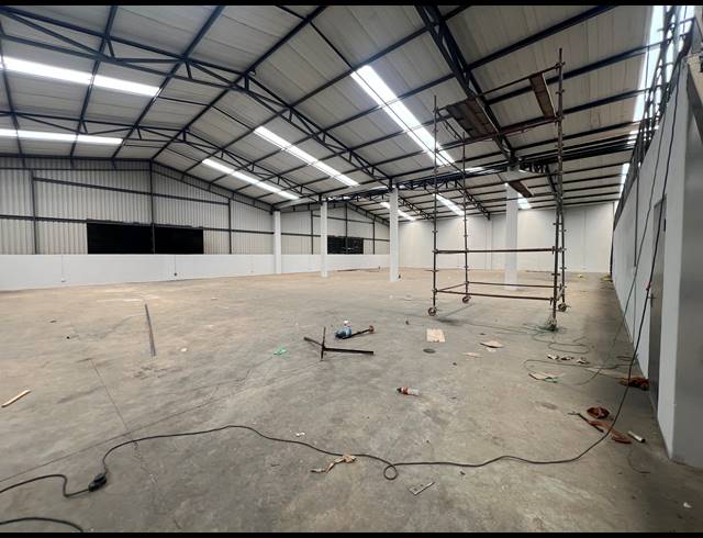 1,214M² WAREHOUSE TO LET IN COSMO BUSINESS PARK